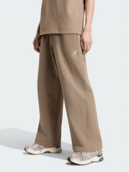 Adidas Spodnie dresowe Kit Small Logo Wide KW2339 Beżowy Relaxed Fit. Brązowe spodnie dresowe męskie Adidas, bez wzorów, z bawełny. Za 278.99 zł.