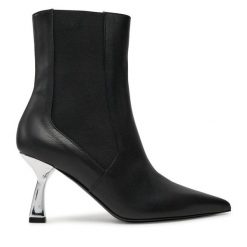Botki Pollini. Czarne botki damskie Pollini, bez obcasa, na szpilce, bez zapięcia. Za 1,739.00 zł.