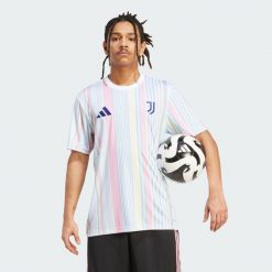 Koszulka Juventus 25/26 Pre-Match. Białe t-shirty sportowe męskie Adidas, xl, bez ramiączek, do piłki nożnej. Za 299.00 zł.