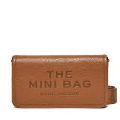 Torebka Marc Jacobs. Brązowe listonoszki damskie MARC JACOBS, bez wzorów, bez dodatków. Za 879.99 zł.