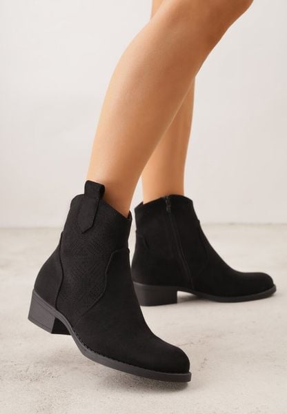 Czarne Ażurowe Botki na Słupku Typu Kowbojki Iolerine. Czarne botki damskie Renee, z jeansu, bez obcasa, na płaskiej podeszwie, bez zapięcia. Za 129.99 zł.
