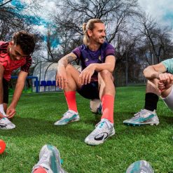 Koszulka piłkarska Kipsta Viralto II edycja „AG” Antoine Griezmann. Brązowe t-shirty sportowe męskie KIPSTA, xs, z elastanu, bez ramiączek, do piłki nożnej. Za 199.99 zł.