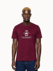 Koszulka Le Coq Sportif Tri. Czerwone t-shirty sportowe męskie Le Coq Sportif, m, ze skóry, bez ramiączek, na fitness i siłownię. Za 276.00 zł.