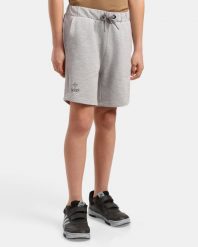 Chłopięce szorty dresowe Kilpi SHORTY-JB. Szare szorty męskie Kilpi, z dresówki, bez kołnierzyka. Za 70.90 zł.