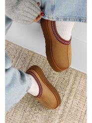 Trendyol Botki w kolorze jasnobrązowym rozmiar: 40. Brązowe botki damskie Trendyol, z materiału, bez obcasa, na platformie, bez zapięcia. Za 152.26 zł.