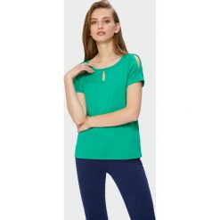 Top z pęknięciami na ramionach. Topy damskie Greenpoint, bez wzorów, z elastanu, bez kołnierzyka. Za 34.99 zł.