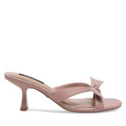 Klapki Nine West. Czerwone klapki damskie Nine West, bez wzorów, bez obcasa. Za 229.99 zł.