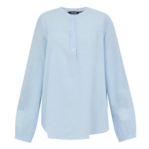 Koszula damska Regatta Natine. Niebieskie koszule damskie Regatta, bez wzorów, sportowe, bez kołnierzyka, bez ramiączek. Za 212.50 zł.