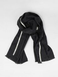 FREDs BRUDER Szal w kolorze czarnym - 200 x 130 cm rozmiar: onesize. Czarne szaliki i kominy damskie FREDs BRUDER, bez wzorów, z materiału. Za 47.94 zł.