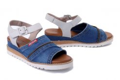 ARTIKER RELAKS 54C0217 jasnoszary, sandały damskie. Niebieskie sandały damskie Artiker Relaks, bez wzorów, z gumy, bez obcasa, na koturnie. Za 173.94 zł.