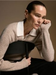 Sweter z wełną - beżowy. Brązowe swetry klasyczne damskie Reserved, l, z dzianiny, bez kołnierzyka. Za 299.99 zł.