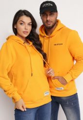 Pomarańczowa Bluza Wykończona Polarem z Kieszonką i Nadrukiem na Tyle Lilles. Brązowe bluzy z kapturem męskie Born2be, m, z polaru. Za 109.99 zł.
