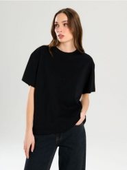 Bawełniana koszulka basic - czarny. Czarne t-shirty damskie Sinsay, l, bez wzorów, z bawełny, bez kołnierzyka. Za 19.99 zł.