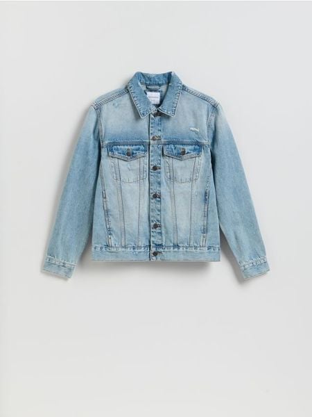 Jeansowa kurtka z przetarciami - niebieski. Niebieskie kurtki męskie Reserved, l, bez wzorów, z denimu, bez kaptura. Za 169.99 zł.