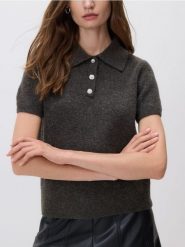 Sweter z kołnierzykiem polo - szary. Szare swetry klasyczne damskie Reserved, l, z dzianiny, bez kołnierzyka. W wyprzedaży za 59.99 zł.