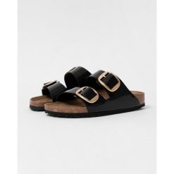Klapki damskie Birkenstock Arizona Big Buckle. Czarne klapki damskie Birkenstock, bez wzorów, z materiału, bez obcasa. Za 759.00 zł.