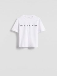 T-shirt z haftowanym napisem - biały. Białe t-shirty damskie Reserved, l, bez wzorów, z bawełny, bez kołnierzyka. Za 49.99 zł.