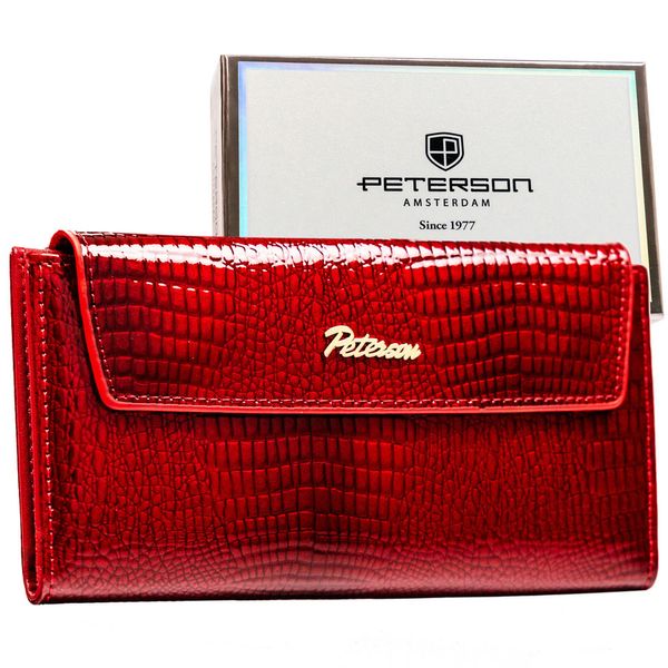 Duży, poziomy portfel damski ze skóry ekologicznej w czerwonym kolorze z tłoczeniem na wzór skóry krokodyla - Peterson. Czerwone portfele damskie Peterson, z aplikacjami, ze skóry ekologicznej. Za 69.00 zł.