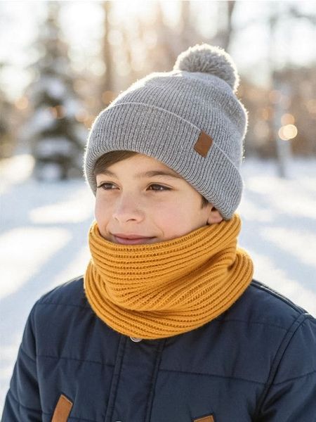 Dzianinowy szalik z ociepleniem - brązowy. Brązowe szaliki dziecięce Sinsay, z dzianiny, bez ramiączek. Za 12.99 zł.