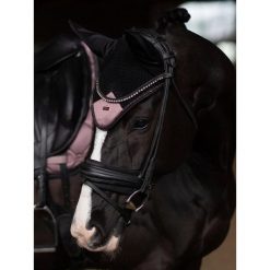 Krótki kapelusz dla koni Equestrian Stockholm. Czarne kapelusze damskie EQUESTRIAN STOCKHOLM, bez wzorów. Za 303.00 zł.