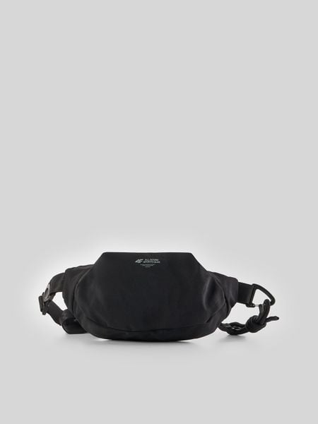 4F Nerka - czarna Uniwersalny. Czarne shopper bag damskie 4f, bez wzorów, z nadrukiem, bez dodatków. Za 79.99 zł.