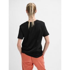 Koszulka Hummel hmlLEGACY. Czarne t-shirty sportowe męskie HUMMEL, m, bez ramiączek, do piłki nożnej. Za 101.50 zł.