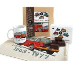Jelcz 272 MEX — paczka (Zawartość paczki: koszulka, torba, kubek, słodycze; Rozmiar koszulki / bluzy: 3XL (damska); Kolor koszulki / bluzy: czarny; Ro. Czarne t-shirty damskie nikiniki, s, bez wzorów, z bawełny, bez kołnierzyka. Za 179.00 zł.