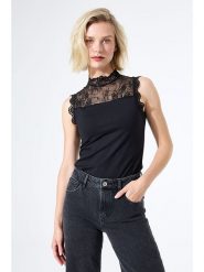 Garcia Bluzka w kolorze czarnym rozmiar: XS. Czarne bluzki damskie Garcia, xs, bez wzorów, z koronki, bez kołnierzyka, bez ramiączek. Za 104.99 zł.