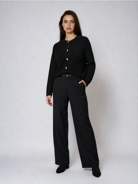 Eleganckie spodnie pallazo z paskiem - czarny. Czarne spodnie materiałowe damskie Sinsay, bez wzorów, eleganckie. Za 59.99 zł.