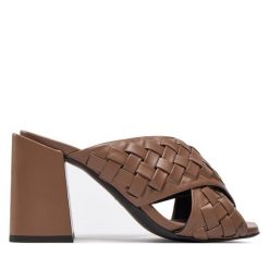 Klapki Furla. Brązowe klapki damskie Furla, bez wzorów, bez obcasa. Za 1,139.00 zł.