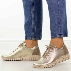 Złote skórzane półbuty damskie T.Sokolski 2501. Żółte półbuty damskie Sokolski, bez wzorów, z jeansu, casualowe, z okrągłym noskiem, bez obcasa, na płaskiej podeszwie. Za 269.00 zł.