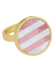 Design Letters Pozłacany pierścionek "Lollipop" z masą perłową i rodochrozytem rozmiar: onesize. Brązowe pierścionki damskie Design Letters, z perłą, pozłacane. Za 173.99 zł.