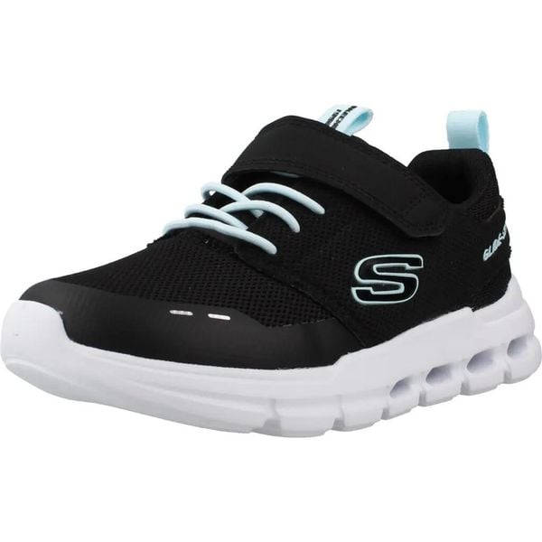 Buty SKECHERS SKECHERS GLIDE-STEP FLOW Czarny. Czarne obuwie trekkingowe damskie Skechers, na fitness i siłownię. Za 173.99 zł.