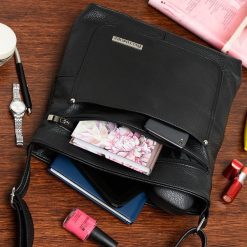 Czarna Beltimore duża damska torebka skórzana A4 pojemna 974. Czarne torebki klasyczne damskie bez wzorów, duże, bez dodatków. Za 199.99 zł.