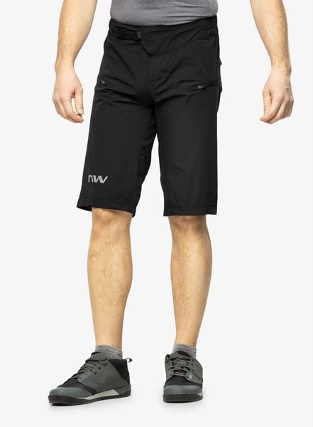 Spodenki rowerowe męskie Northwave Bomb Baggy. Czarne szorty męskie Northwave, bez wzorów, z materiału. Za 229.00 zł.