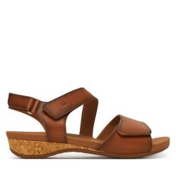 Sandały Josef Seibel. Brązowe sandały damskie Josef Seibel, bez wzorów, bez obcasa, na płaskiej podeszwie. Za 409.99 zł.