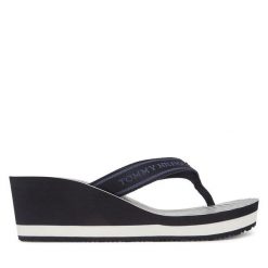 Japonki Tommy Hilfiger. Niebieskie klapki damskie Tommy Hilfiger, bez wzorów, bez obcasa. Za 159.99 zł.