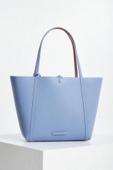 Torebka damska shopper ARMANI EXCHANGE. Shopper bag damskie Armani Exchange, bez wzorów, bez dodatków. W wyprzedaży za 531.75 zł.