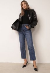 Niebieskie Jeansy o Fasonie Mom Fit 7/8 z Bawełną Kynna. Niebieskie jeansy damskie Born2be. Za 129.99 zł.