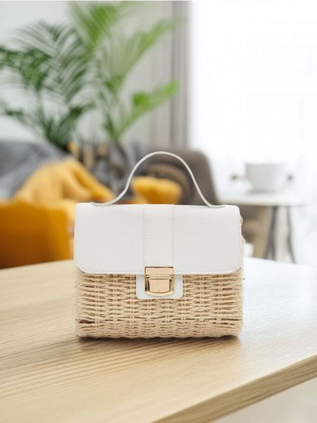 Torebka crossbody - biały. Białe torebki klasyczne damskie Sinsay, bez wzorów, bez dodatków. Za 49.99 zł.