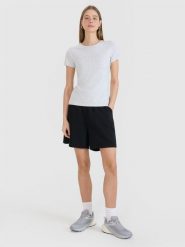 4F Spodenki dresowe damskie - czarne M. Czarne szorty damskie 4f, bez wzorów, z bawełny, sportowe. Za 79.99 zł.