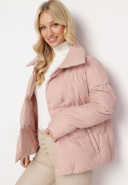 Różowa Kurtka Pikowana ze Stójką Astasia. Czerwone kurtki damskie Born2be, na zimę, l, bez wzorów, bez kaptura. Za 124.99 zł.