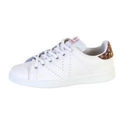 Tenisówki Victoria Model 1125104 Kolor Biały. Białe trampki i tenisówki damskie VICTORIA, bez wzorów, ze skóry. Za 318.00 zł.