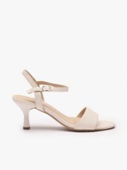 Kremowe sandały ślubne. Brązowe sandały damskie Ryłko, bez wzorów, z gumy, bez obcasa, na obcasie. Za 349.99 zł.