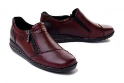 RIEKER 44265-35 red, półbuty damskie. Czerwone półbuty damskie Rieker, bez wzorów, bez obcasa, na koturnie. Za 399.90 zł.