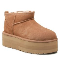 Śniegowce Ugg. Brązowe śniegowce damskie Ugg. Za 819.99 zł.