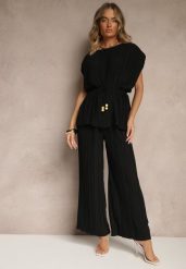Czarny Komplet Spodnie o Szerokim Kroju i Bluzka z Usztywnioną Linią Ramion Nilamira. Czarne spodnie materiałowe damskie Renee, bez wzorów, eleganckie. Za 129.99 zł.