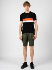 Antony Morato Szorty "Gustaf" | MMSH00177-FA900125 | Gustaf | Mężczyzna | Khaki, Zielony. Brązowe szorty męskie Antony Morato, z bawełny, bez kołnierzyka. W wyprzedaży za 179.00 zł.