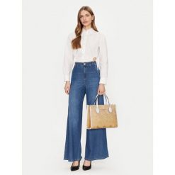 Torebka Guess. Czarne torebki klasyczne damskie Guess, z aplikacjami, bez dodatków. Za 584.99 zł.
