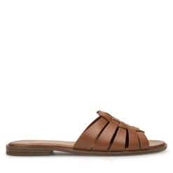 Klapki Lasocki. Brązowe klapki damskie Lasocki, bez wzorów, bez obcasa. Za 139.99 zł.